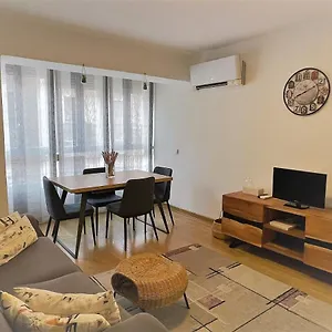 https://river-roses.1costadelsol.com