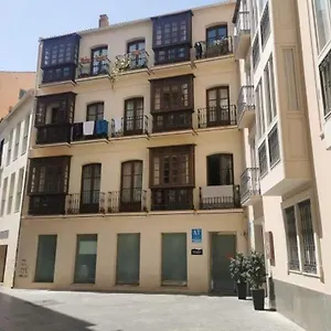 https://snug-holiday-home-right-in-the-center-of-malaga.hotelsinnerja.org